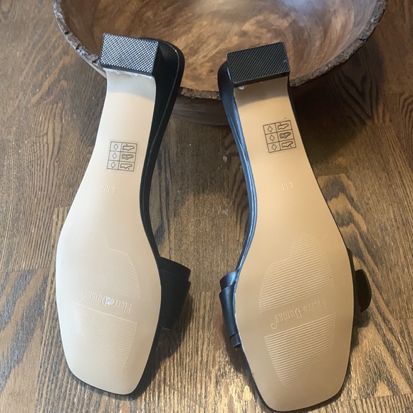 Sandals - Picture 2 of 4